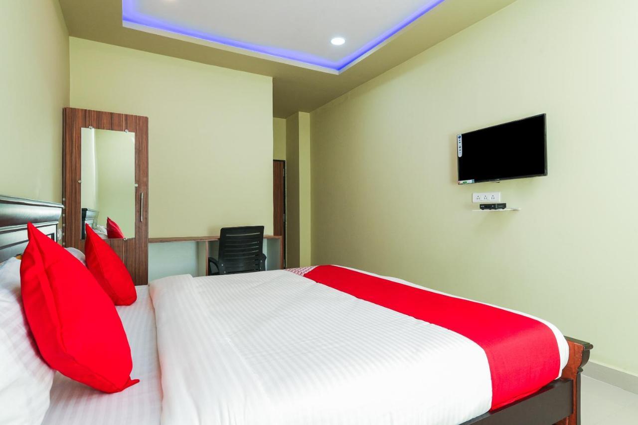 Oyo 27902 Center Point The Hotel Visakhapatnam Bagian luar foto