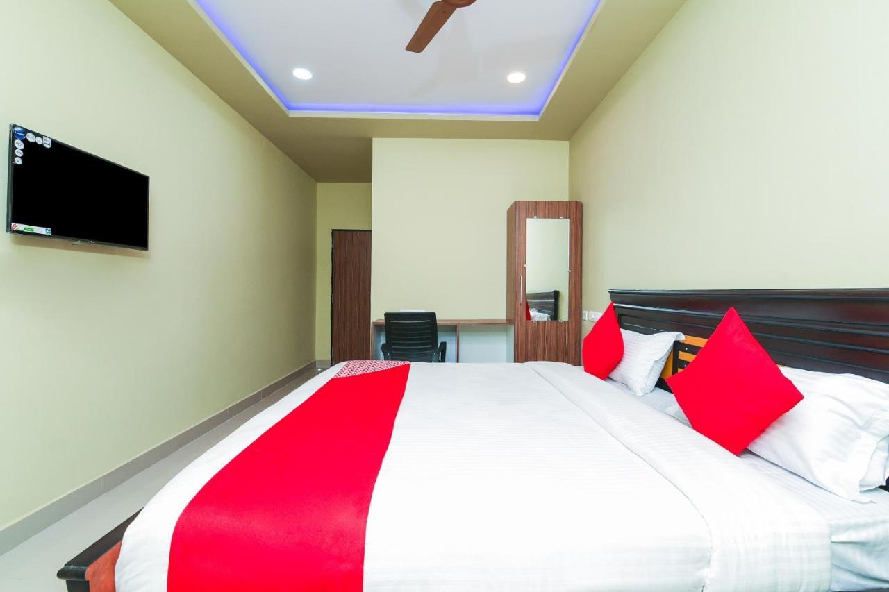 Oyo 27902 Center Point The Hotel Visakhapatnam Bagian luar foto