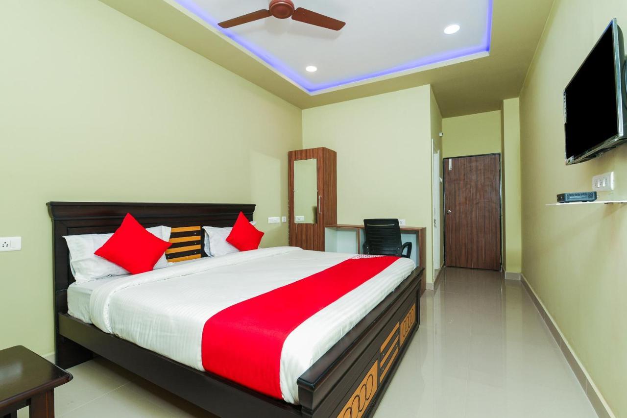 Oyo 27902 Center Point The Hotel Visakhapatnam Bagian luar foto